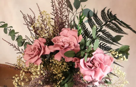 Ramo de variedad de flores con Rosas