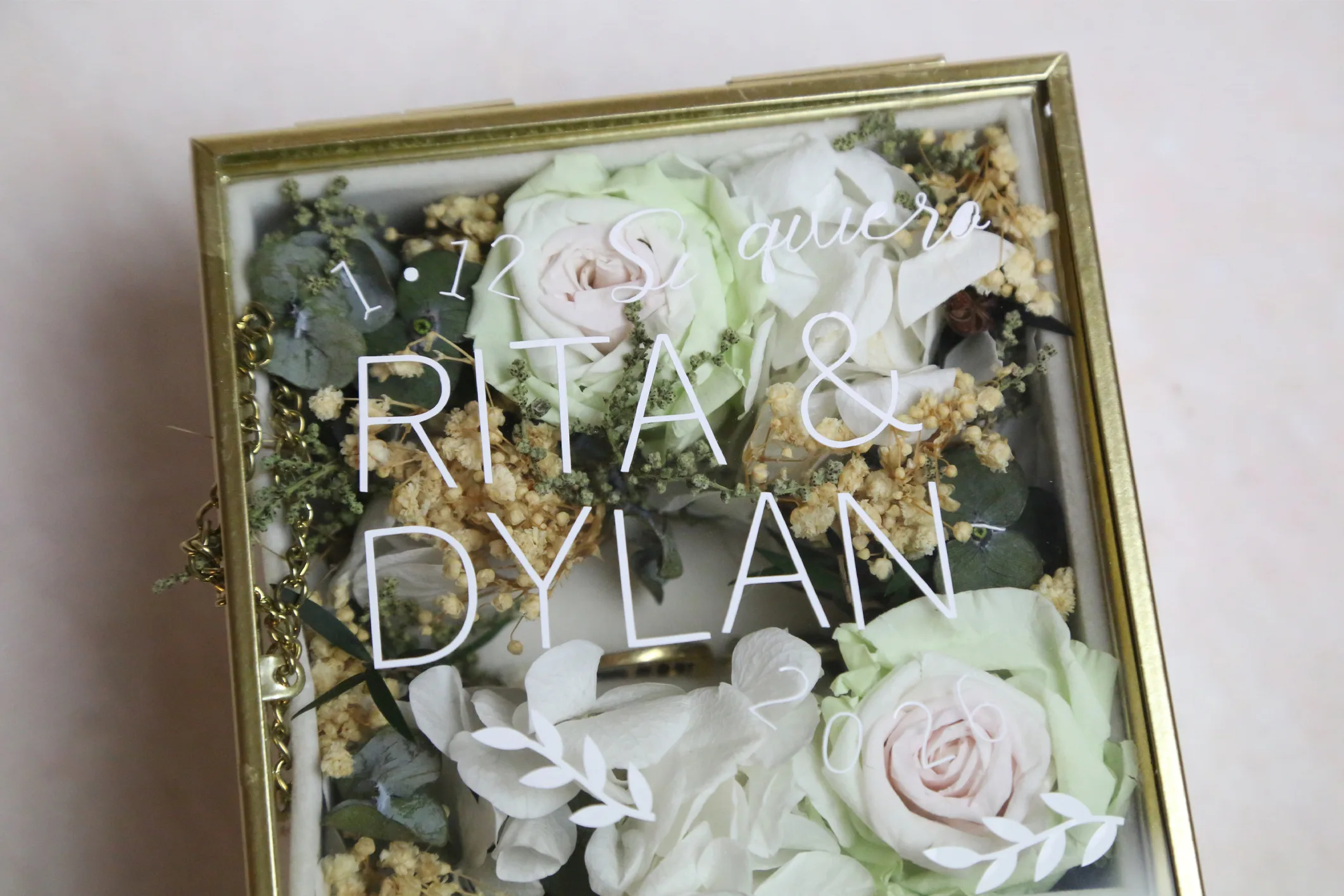 Porta Alianzas con rosas