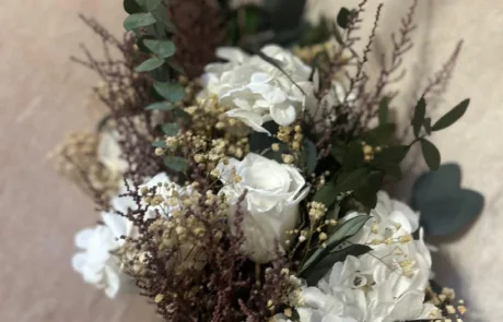 Ramo Flores con Lazo Blanco